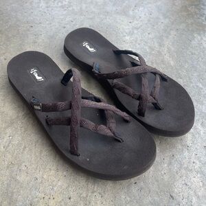 TEVA Mush Olowahu Sandals Women's Webbed Strappy Slip On Recycled EVA Sz 10